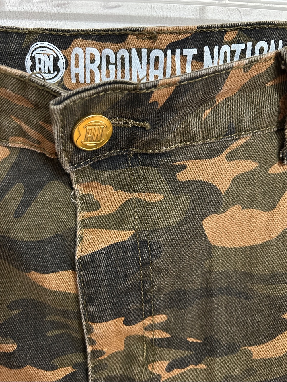 Argonaut Nation Men’s Camouflage Distressed Cargo Jeans 42/32 - Picture 4 of 9